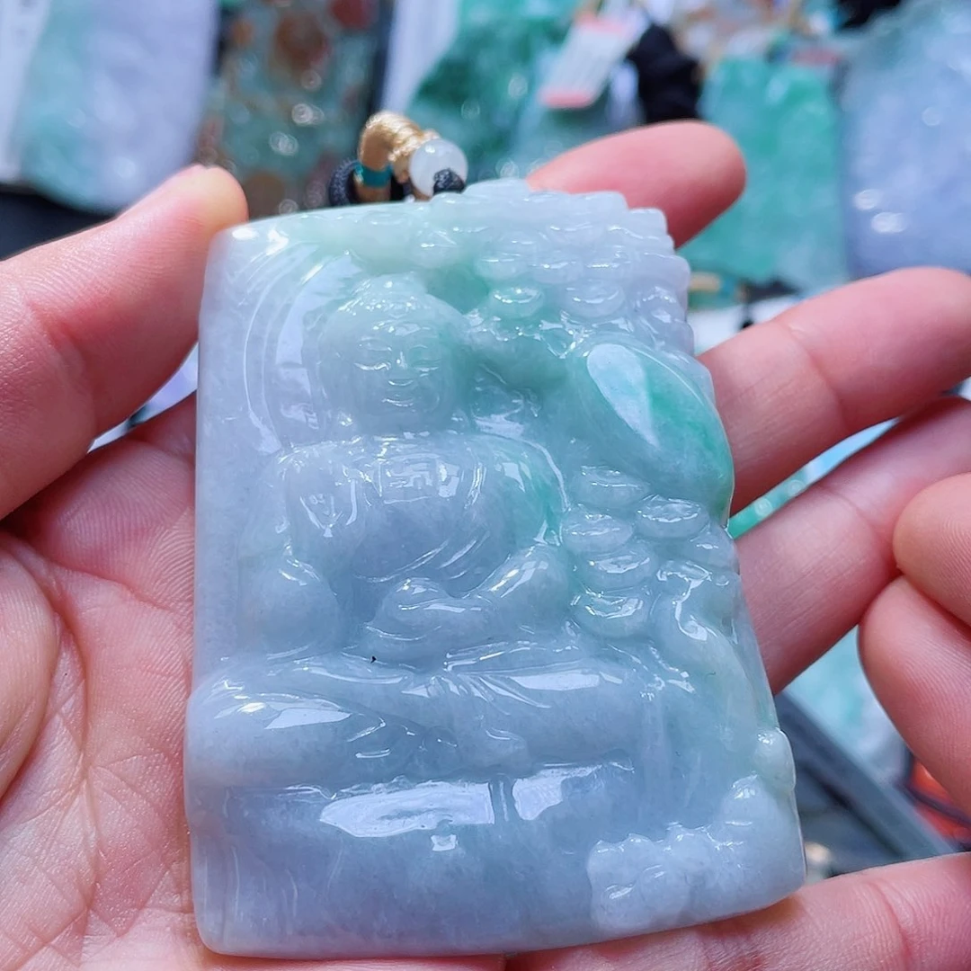 翡翠未镶嵌颈饰一个