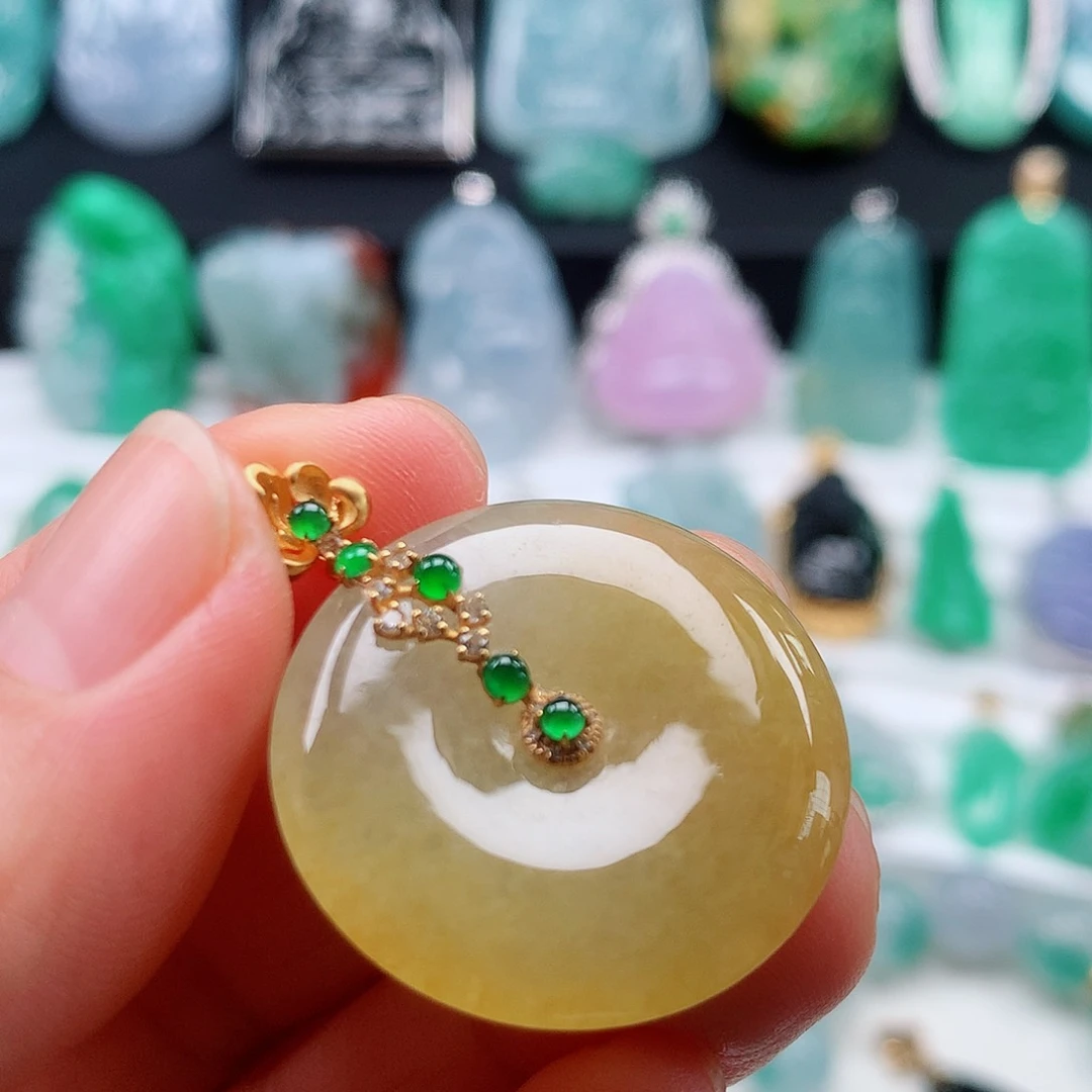 翡翠颈饰未镶嵌冰黄