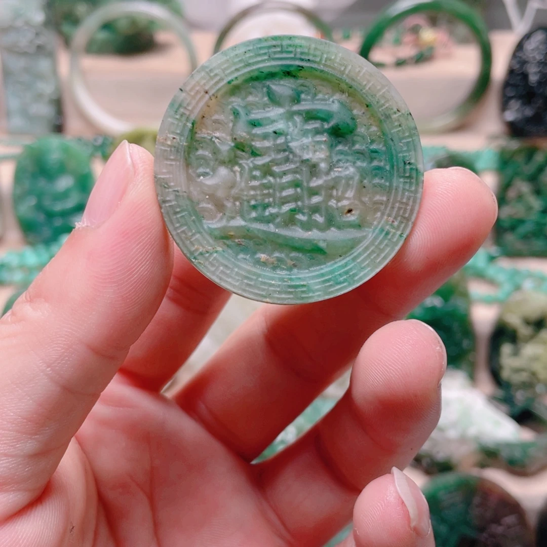 独山玉未镶嵌颈饰