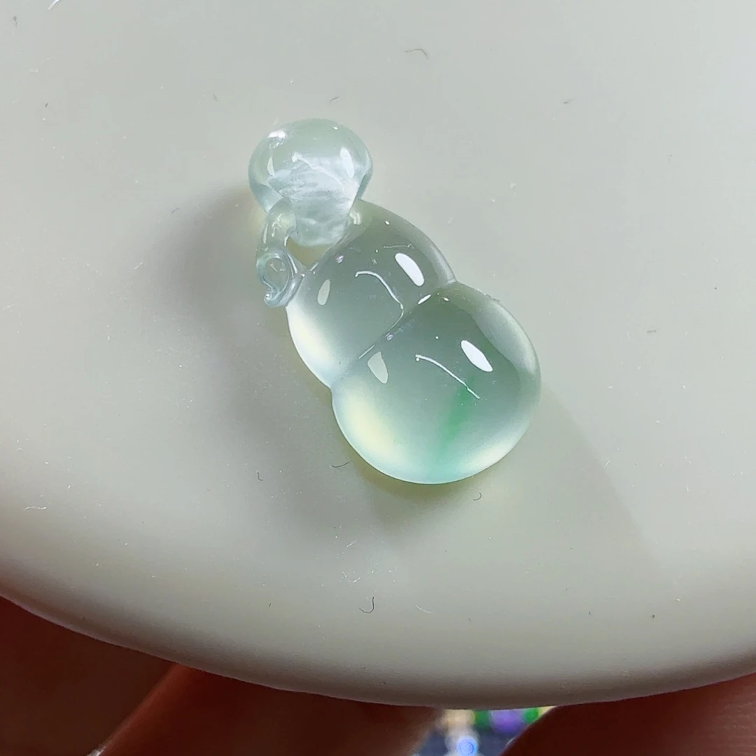 翡翠未镶嵌颈饰连环葫芦