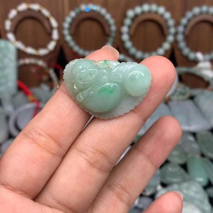 颈饰未镶嵌翡翠微瑕