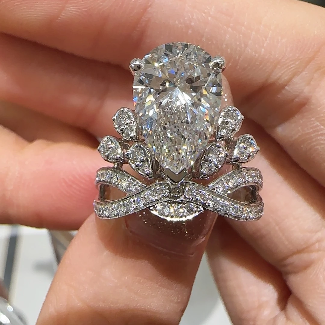 铂Pt950镶嵌实验室培育钻石鹭羽冠冕3卡igi双证