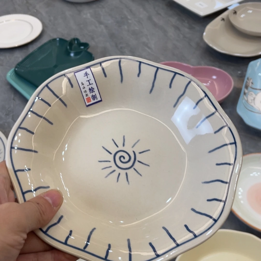 陶瓷微瑕餐具介意勿拍，满18飞！