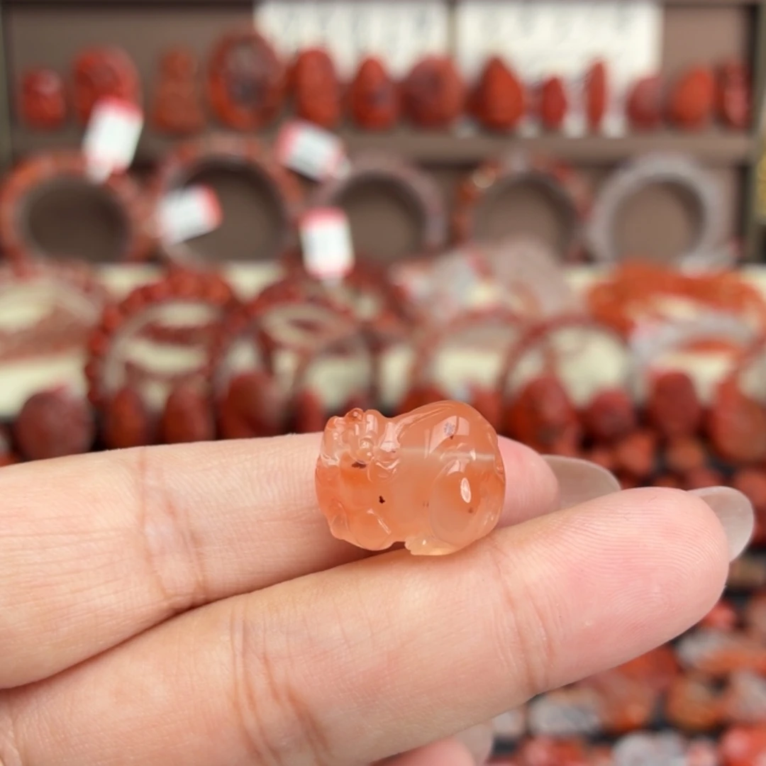 南红玛瑙未镶嵌颈饰通孔貔貅