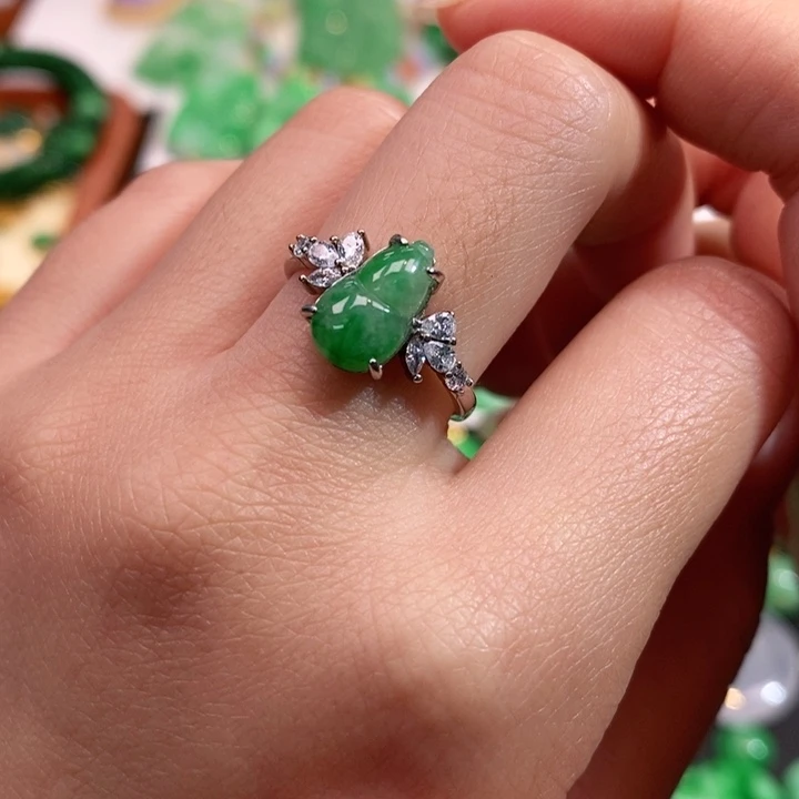 颈饰未镶嵌翡翠吊坠