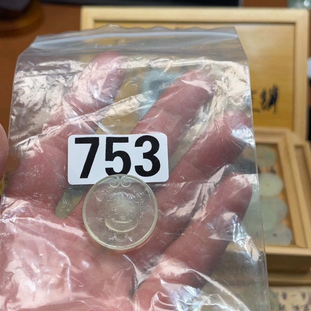 蛇纹石玉颈饰合金?****。