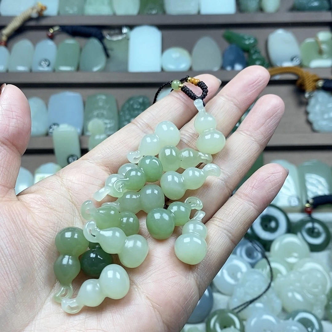 和田玉未镶嵌颈饰葫芦多样性发1件