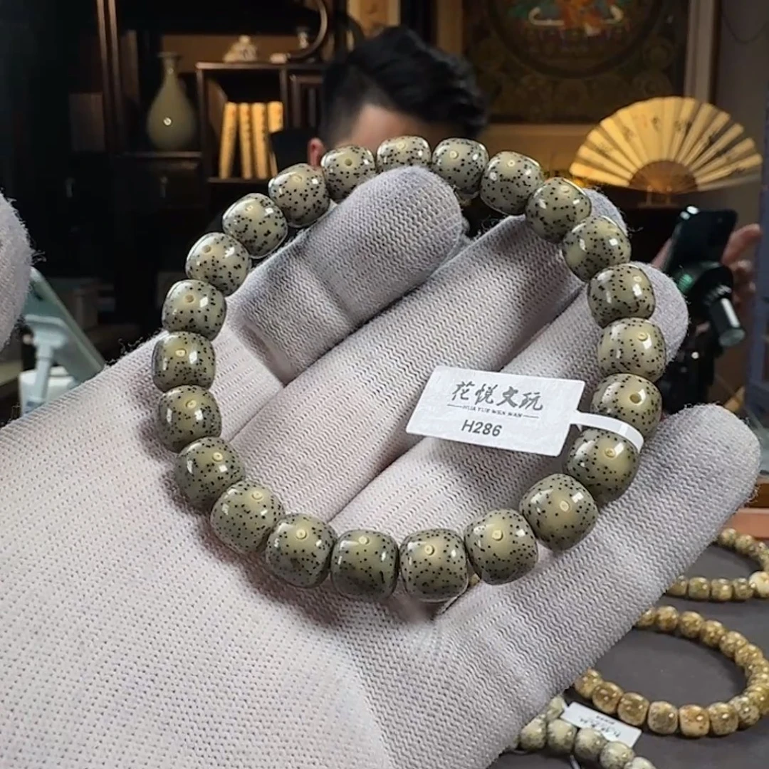 手串星月菩提10x9 石玉料满绿针尖星 H286