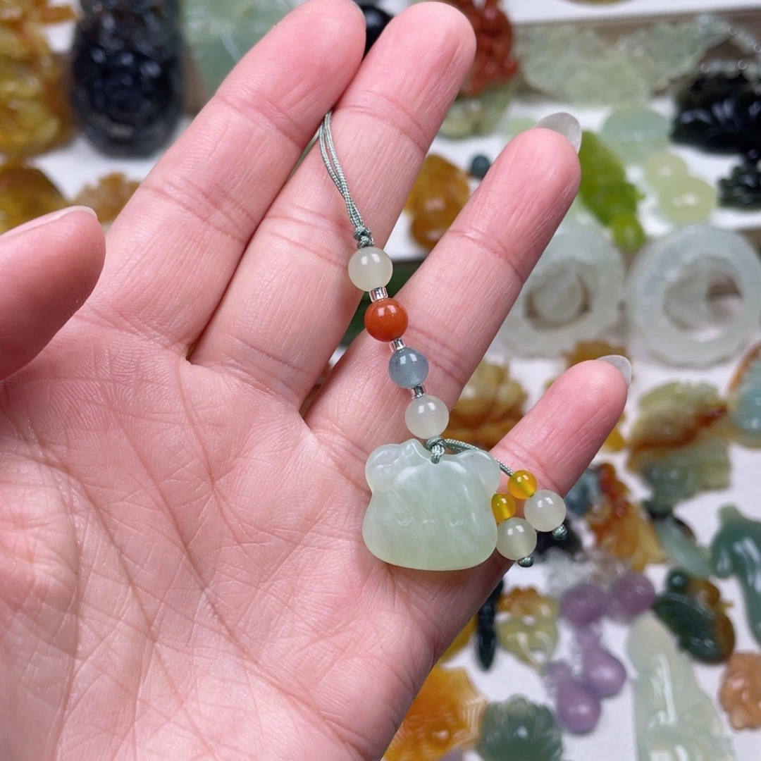 蛇纹石玉未镶嵌颈饰