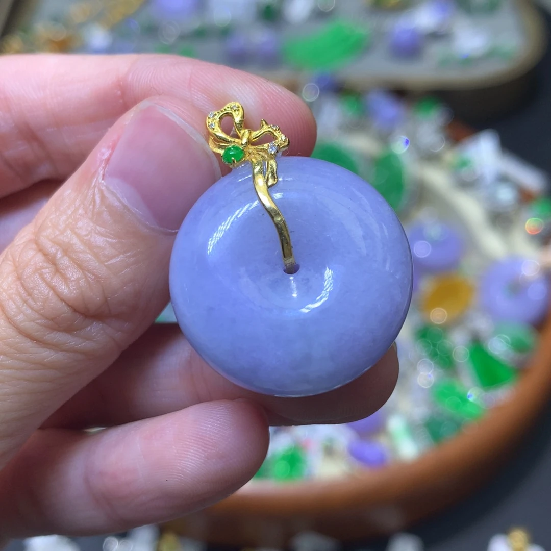 颈饰足金镶嵌翡翠