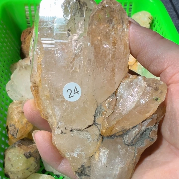 V***子水晶珠宝半成品未镶嵌