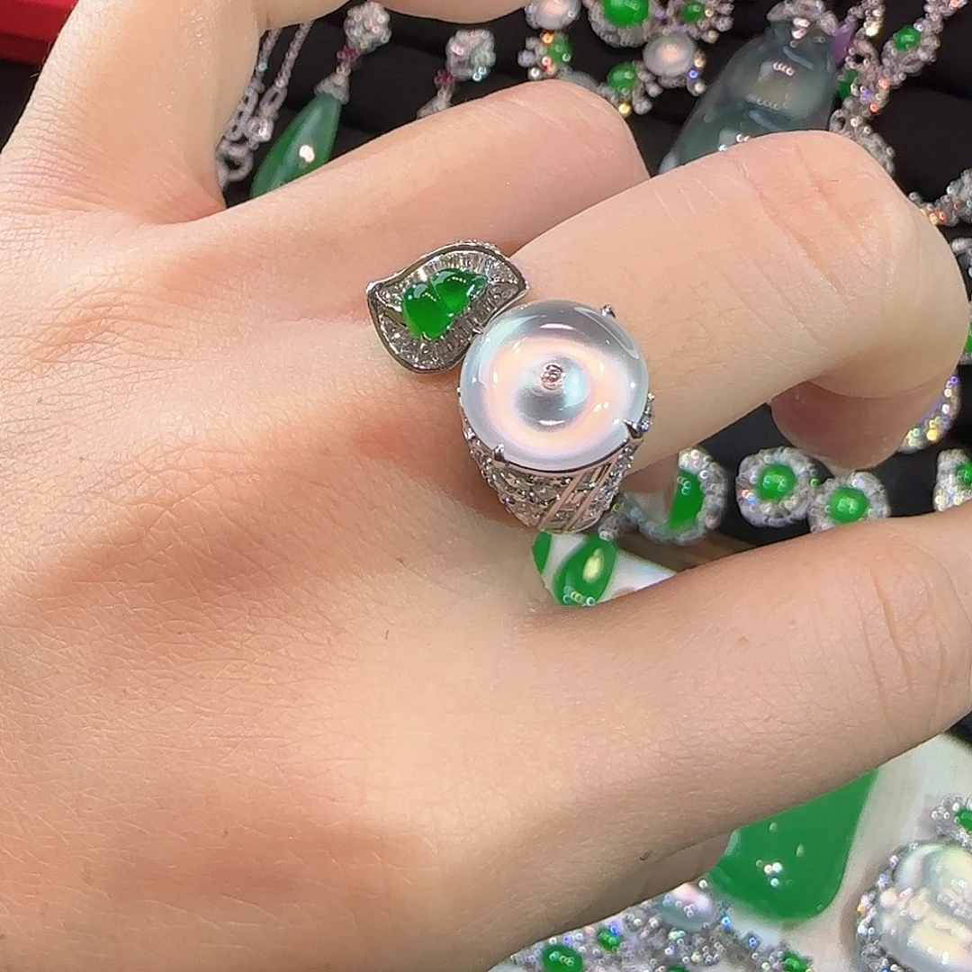 翡翠18K金镶嵌戒指