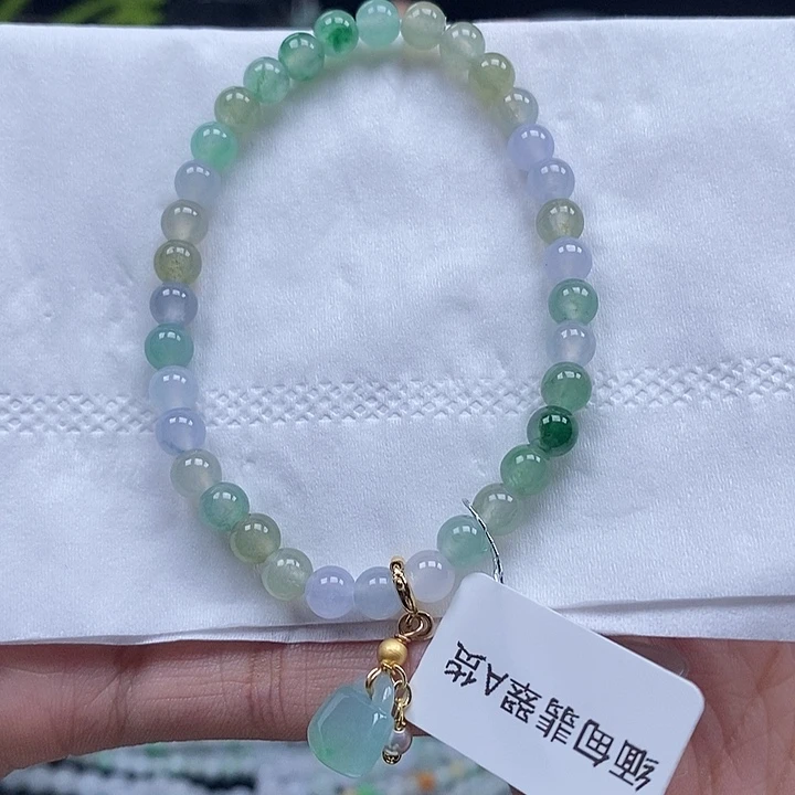 翡翠挂件未镶嵌珠链