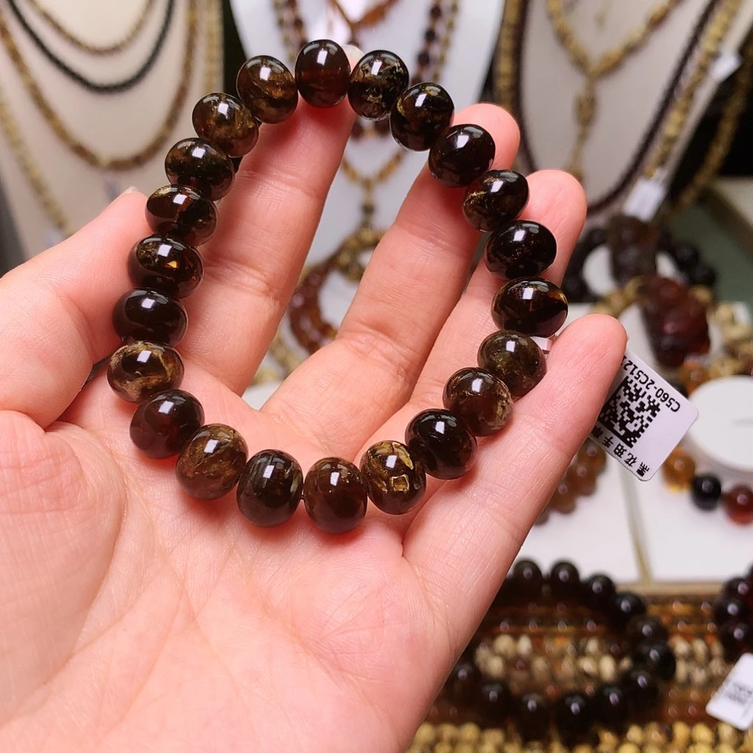 吉***在未镶嵌琥珀裸石琥珀