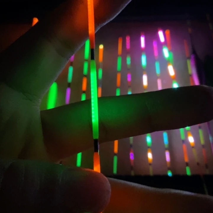 茅草c****nLED425变色尾二支三目加粗9目