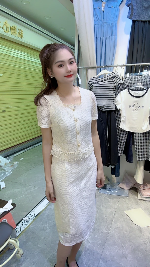 139气质米色显瘦薄款连衣裙