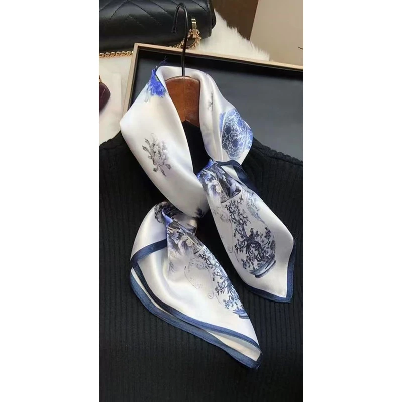 [青花来信]N186优雅护颈小领巾围脖丝巾高级感围巾70*70