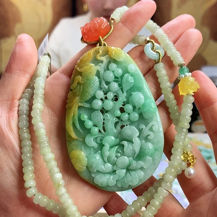 翡翠颈饰未镶嵌吊坠