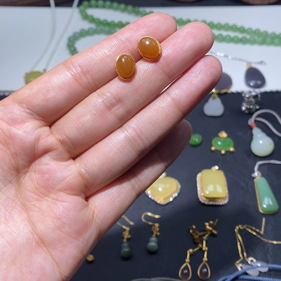 和田玉未镶嵌耳饰