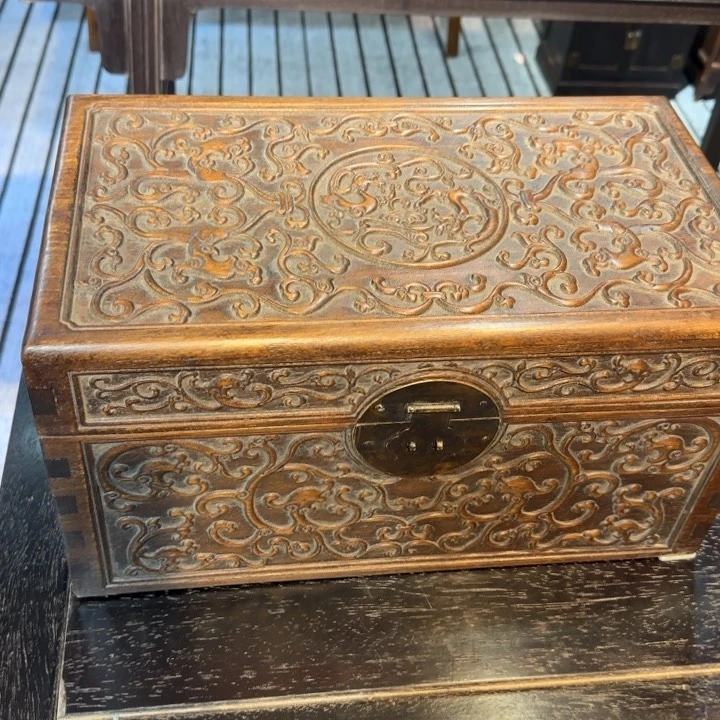 木花梨木花梨木。  箱子