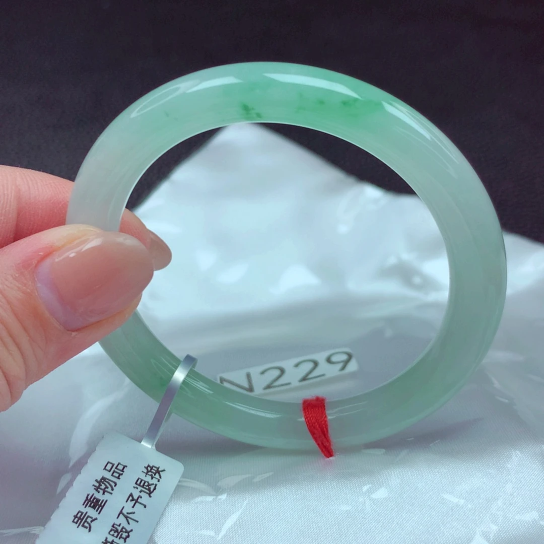 翡翠手镯未镶嵌手镯88