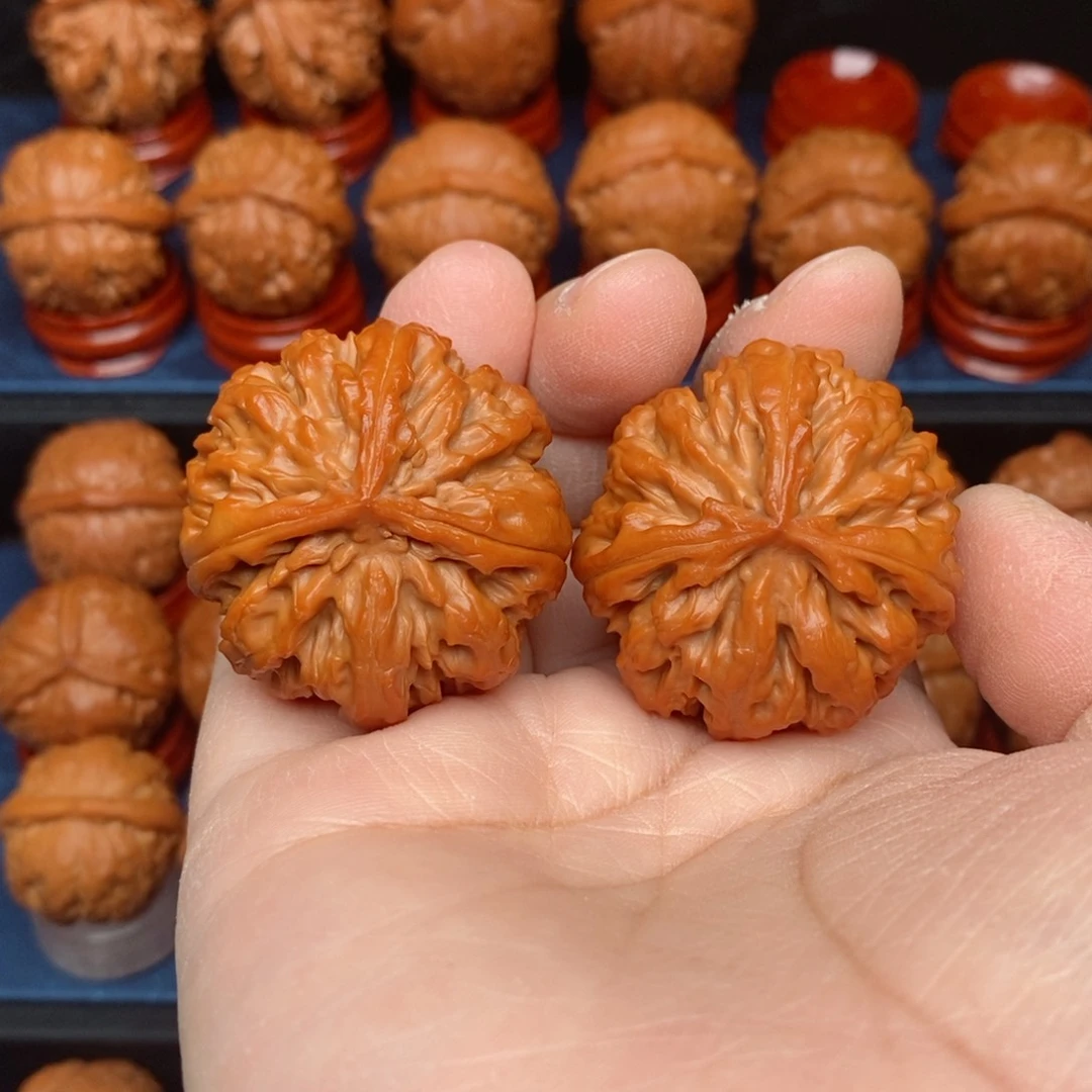 把件文玩核桃老****鬼手捻水波三棱