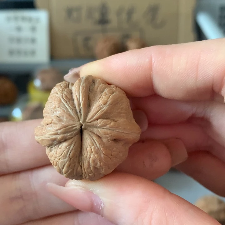****啦文玩核桃吊坠异形单只，有瑕疵