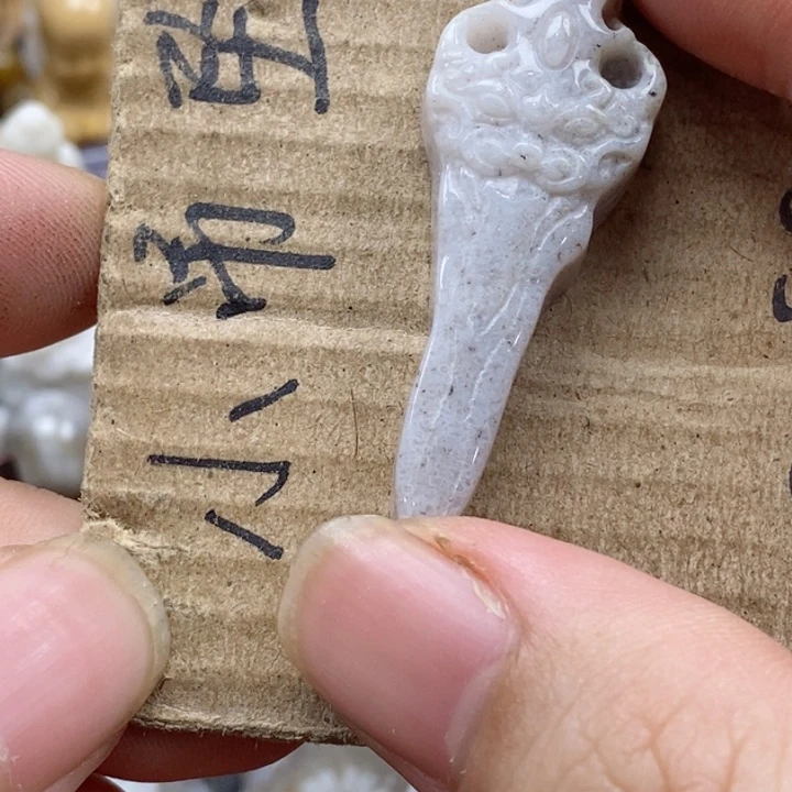 颈饰未镶嵌硅化珊瑚（珊瑚玉）多*