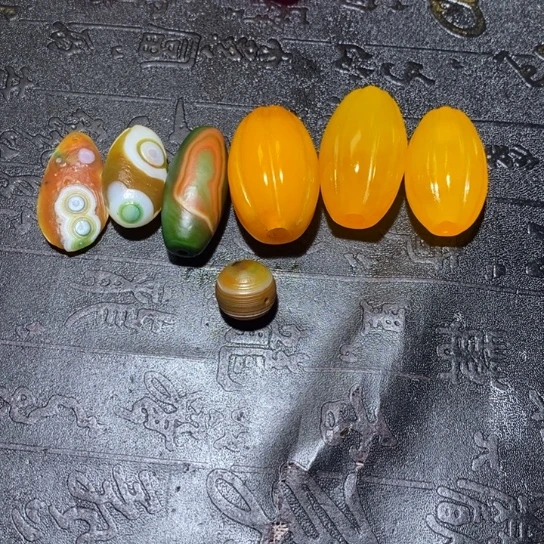 颈饰未镶嵌石英质玉逍*