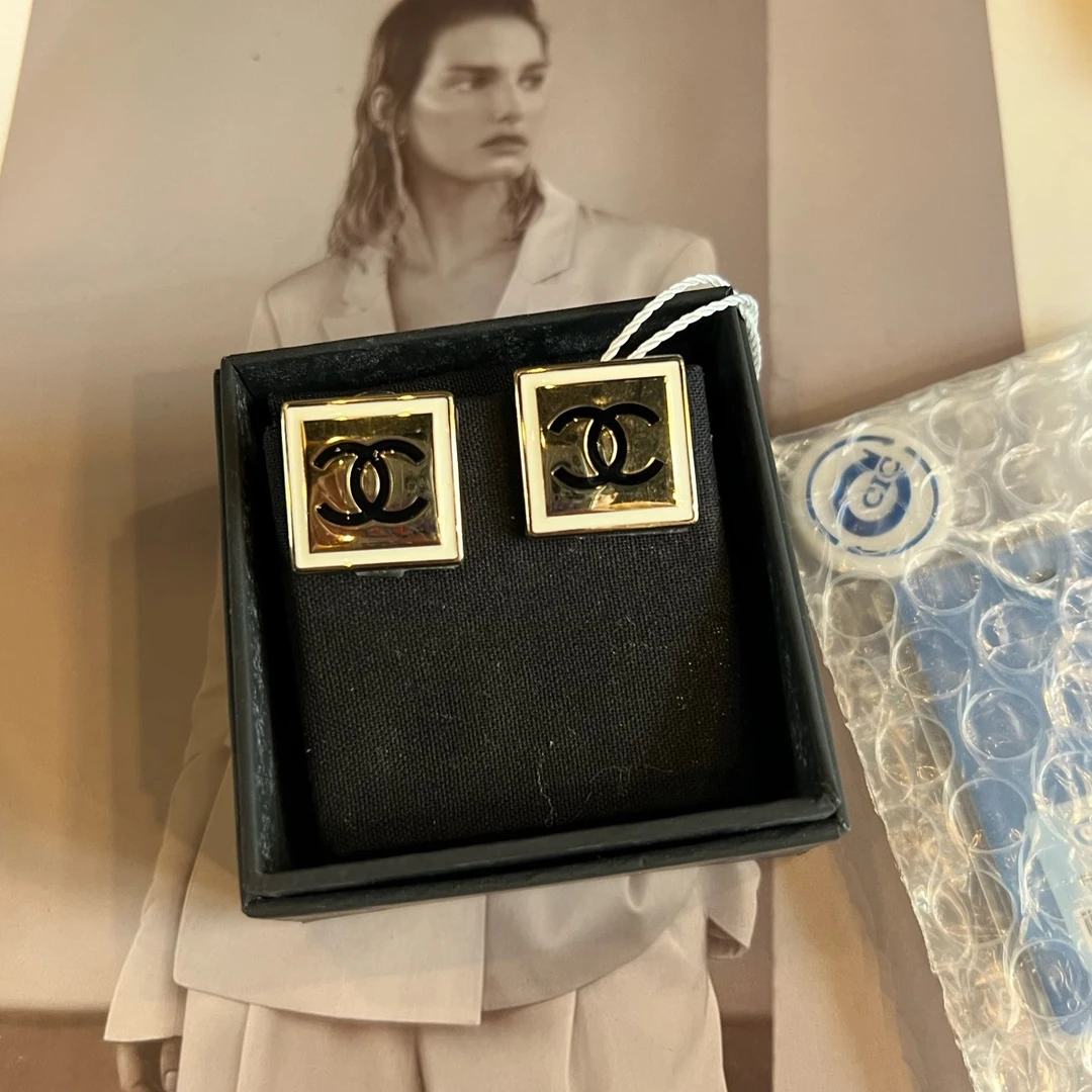 99新 Chanel/香奈儿 22V白金珐琅方块耳钉
