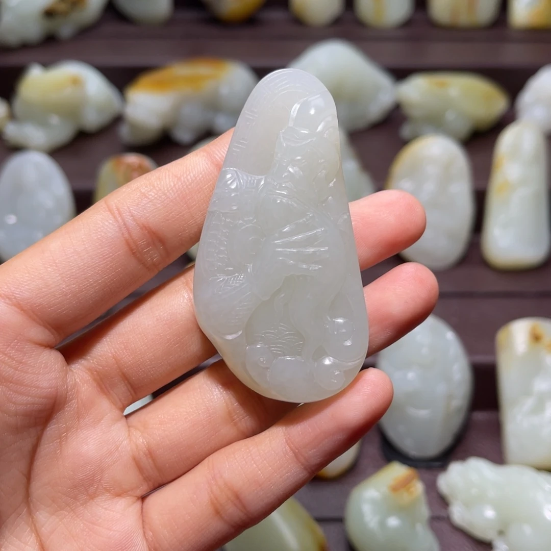 单***循和田玉未镶嵌颈饰