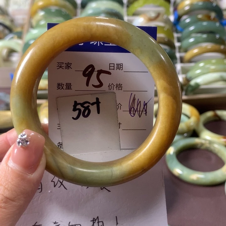 蛇纹石玉未镶嵌手镯95