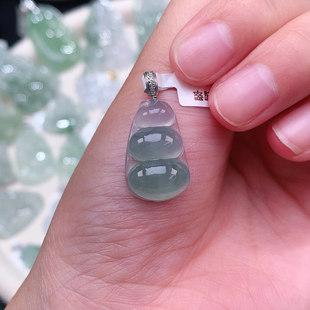 翡翠18K金镶嵌颈饰渐变色豆20.5、13、5.3