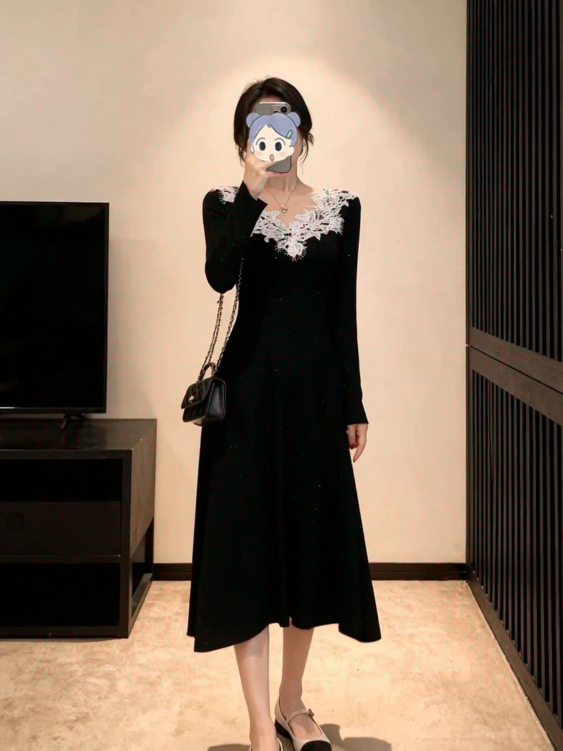 2025年秋冬新款时尚穿搭黑色蕾丝拼接连衣裙法式气质内搭长裙子