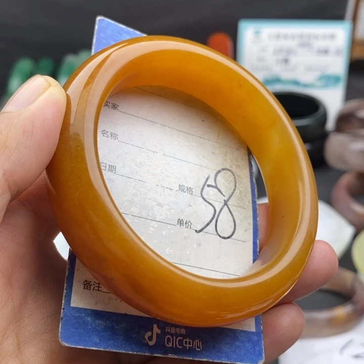未镶嵌手镯石英质玉