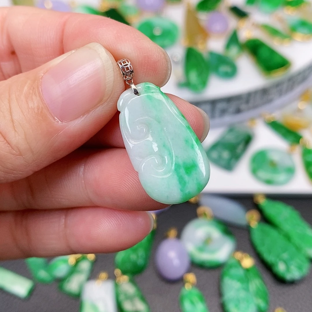 翡翠吊坠(不含链)18K金镶嵌