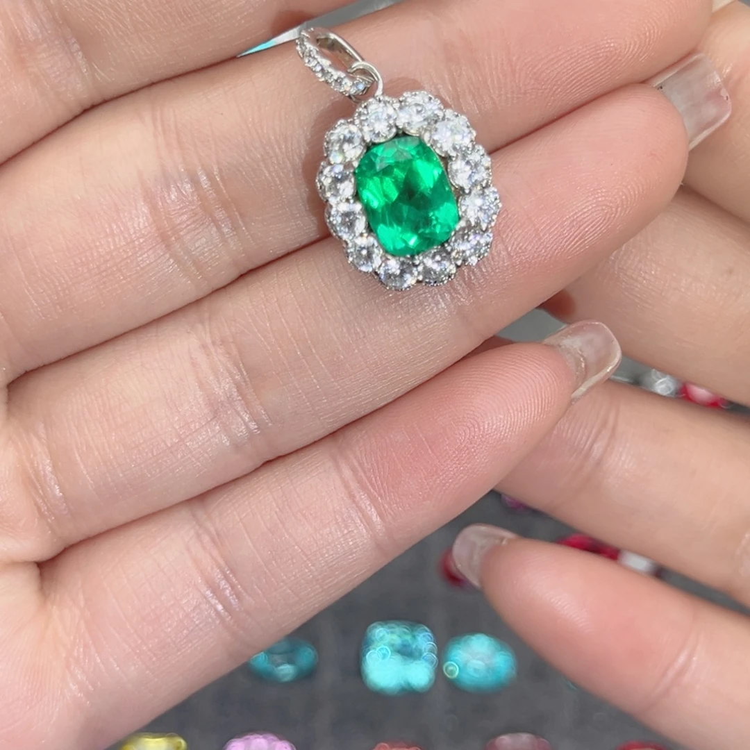 吊坠925银合成立方氧化锆培育祖母绿木作1.92克拉