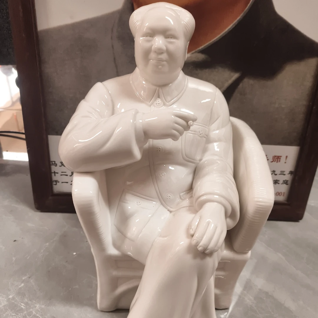 爷爷坐像藤椅坐像摆件