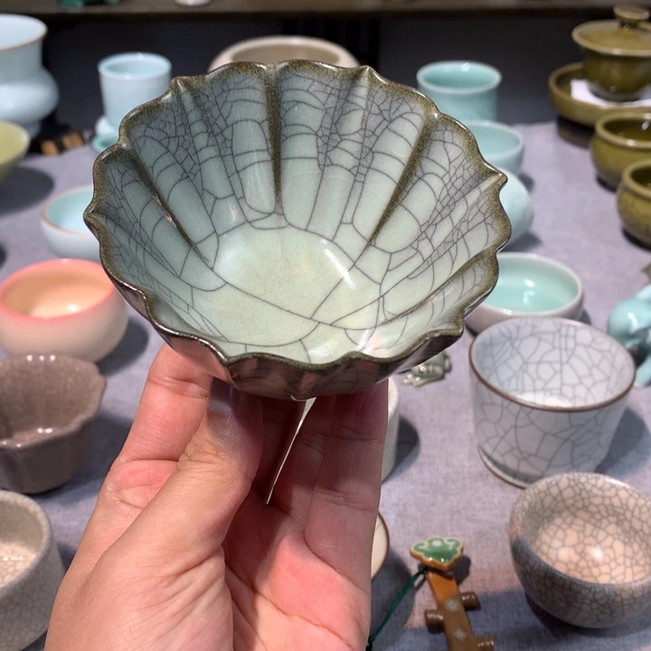 龙泉青瓷官窑花口杯