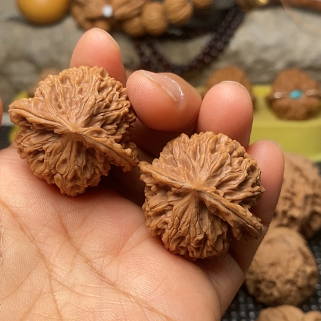 【闪购商品】文玩核桃把件36盘龙纹狮子头