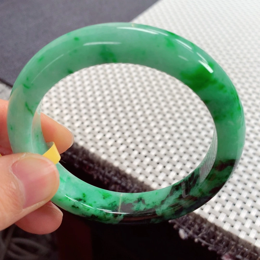 翡翠手镯未镶嵌缅甸