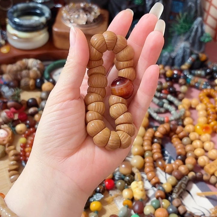 大肠福利手串一个