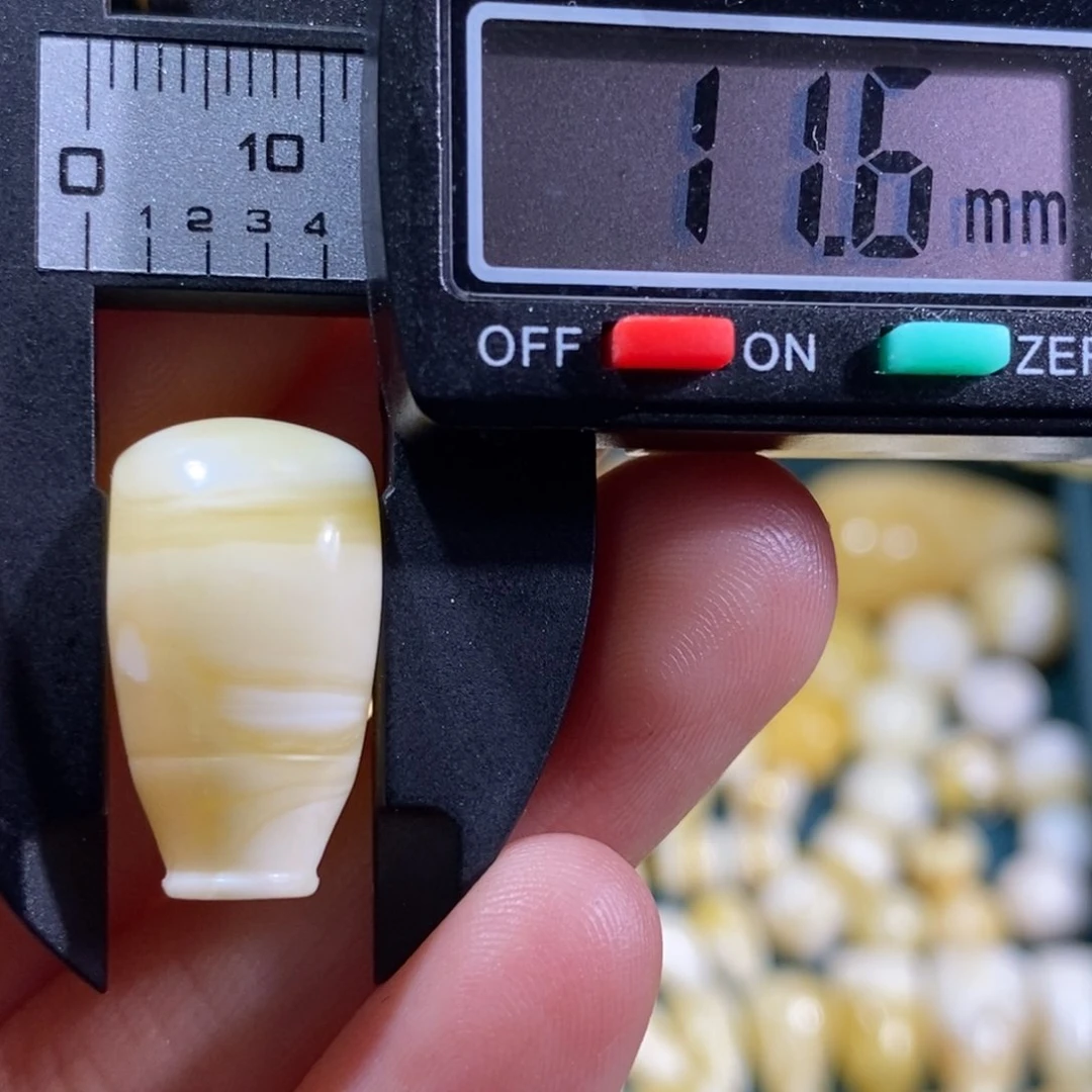 蜜蜡裸石未镶嵌配饰