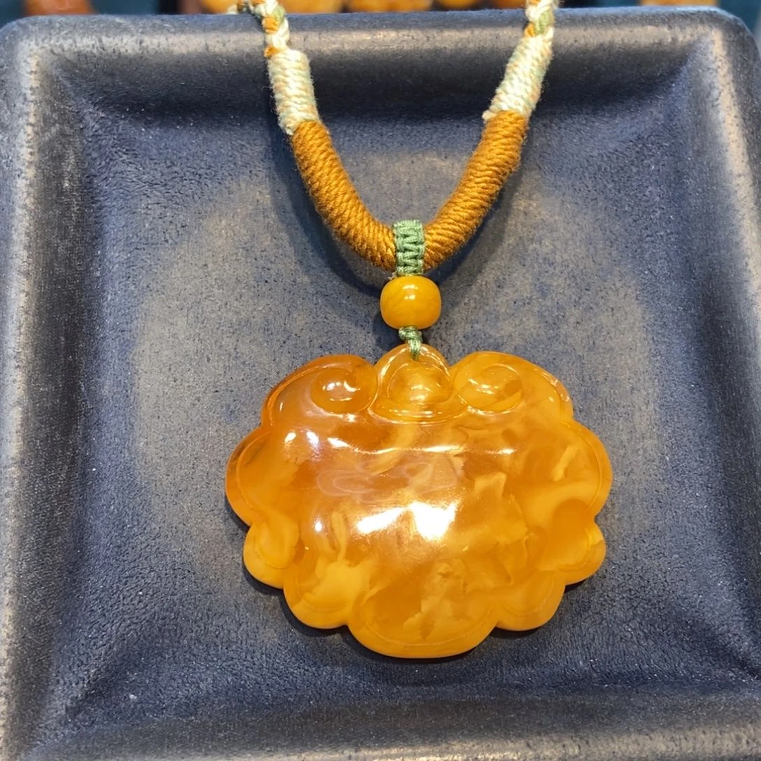 琥珀未镶嵌颈饰蜜蜡