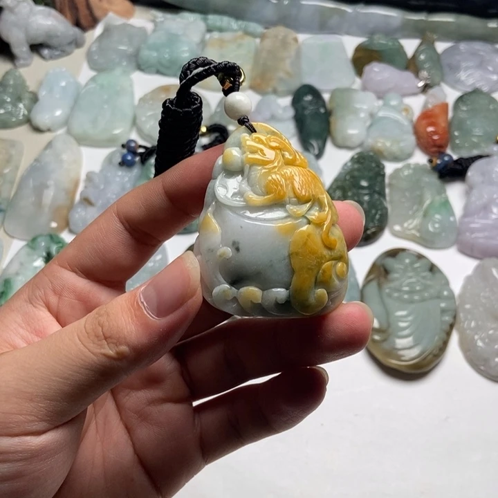 翡翠未镶嵌颈饰貔貅48