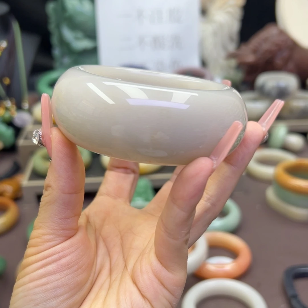 未镶嵌手镯石英岩玉
