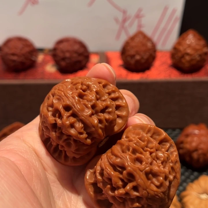 蒙***利吊坠文玩核桃宫灯