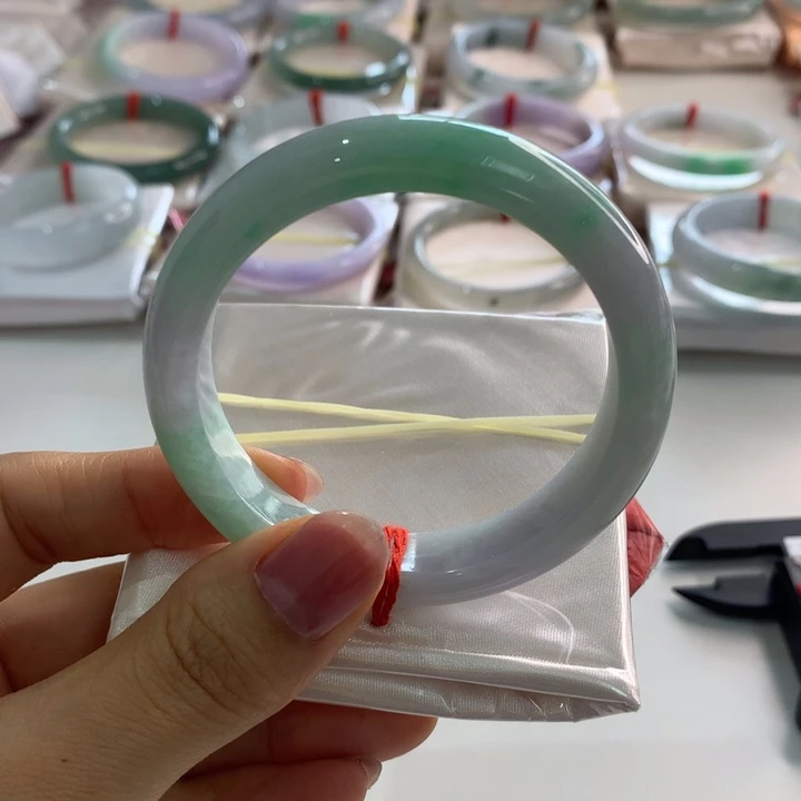 翡翠未镶嵌手镯带色54.3