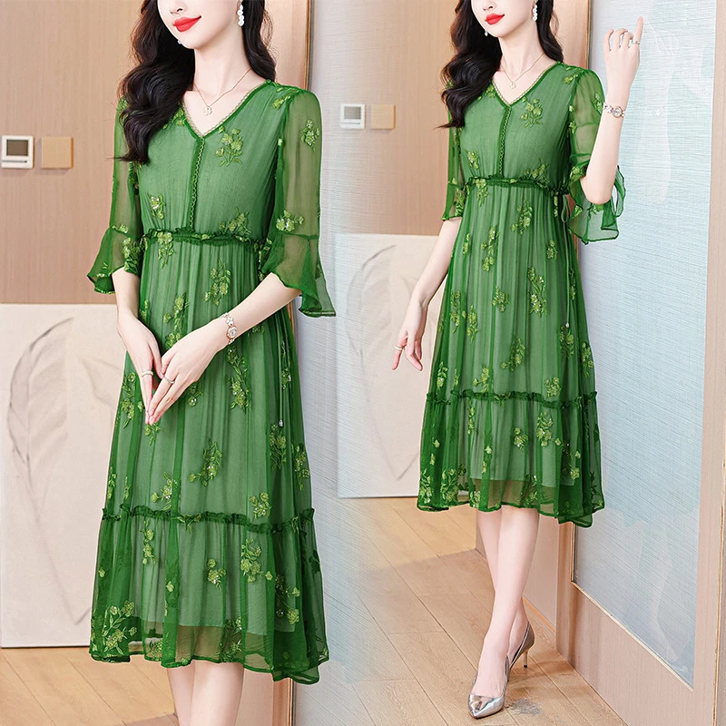 nrm7013小清新海边度假裙子女2025夏季新款时尚镂空刺绣连衣裙