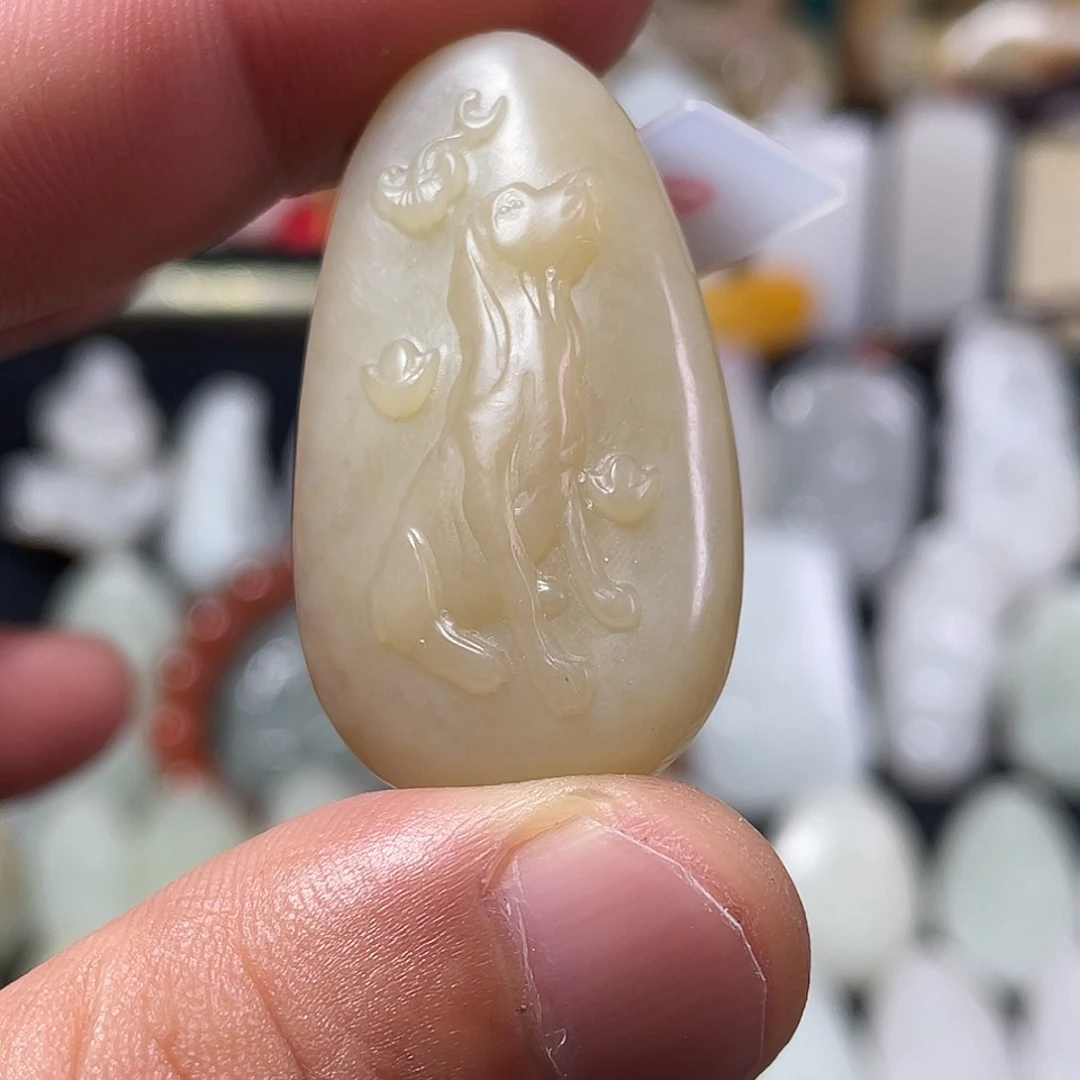 张***了和田玉未镶嵌颈饰吊坠